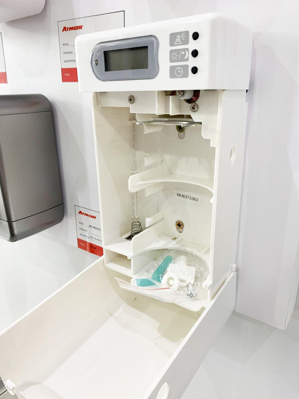 máy xịt nước hoa thơm phòng