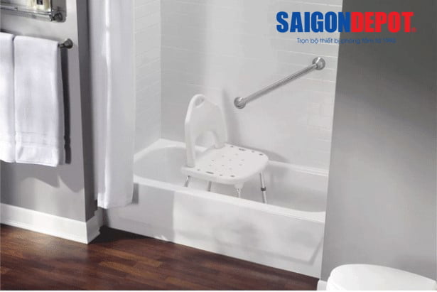 Tại sao nên trang bị ghế nhựa phòng tắm cho gia đình?