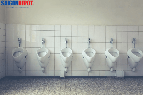 Tại sao bồn tiểu nam lại không được sử dụng trong nhà tắm gia đình?